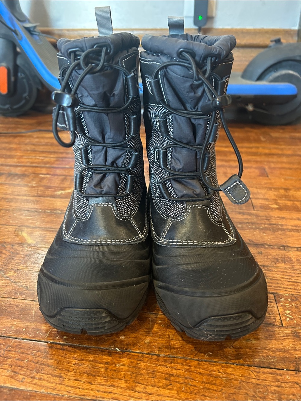 TNF snow boots sz Y3